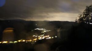 Dieses Bild zeigt eine Webcam-Aufnahme vom Achertal, aufgenommen am Mittwoch, den 13.05.2026 um 22:40 Uhr. Die Temperatur betrug 4.8°C.