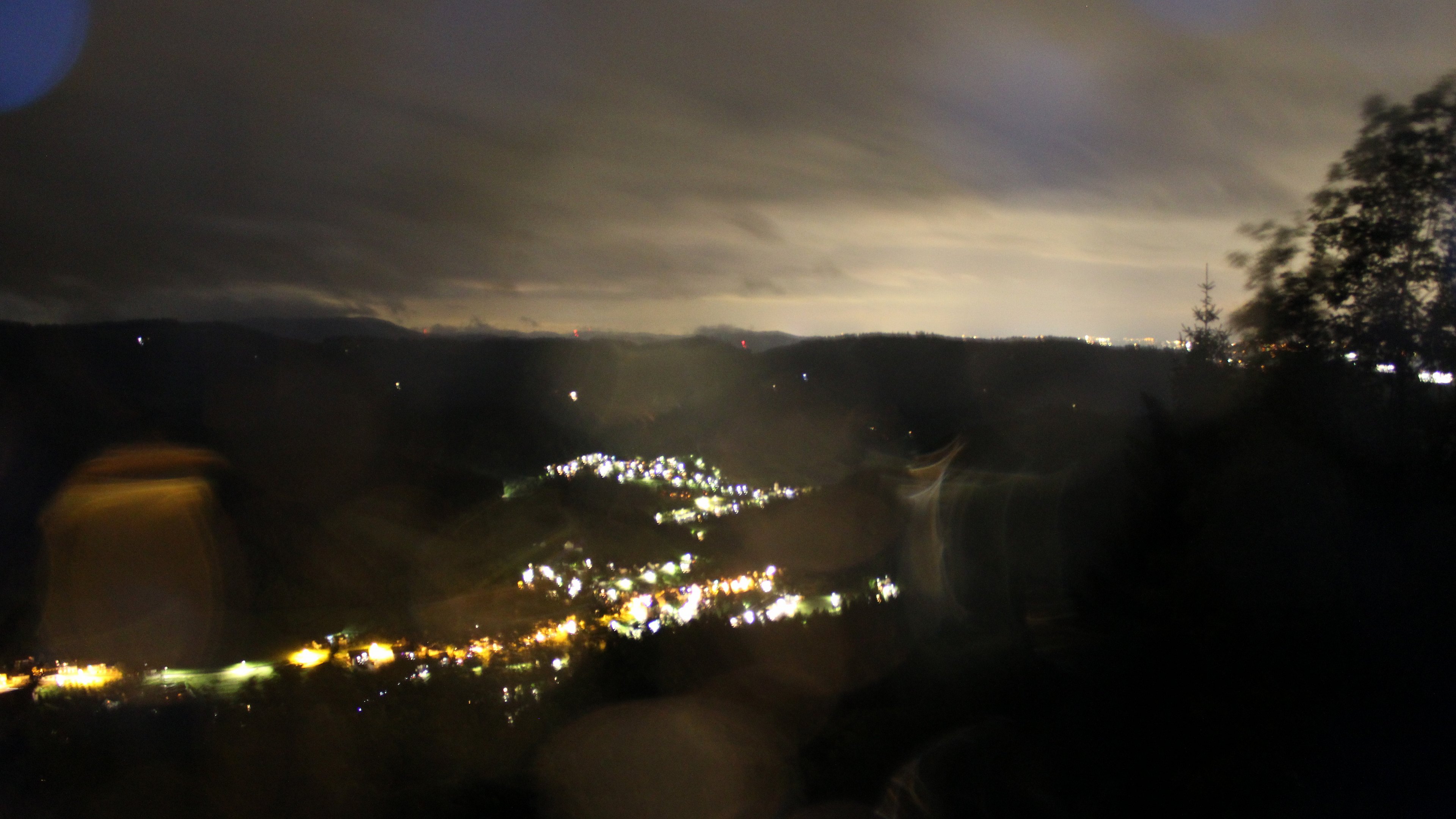 Dieses Bild zeigt eine Webcam-Aufnahme vom Achertal, aufgenommen am Mittwoch, den 13.05.2026 um 22:40 Uhr. Die Temperatur betrug 4.8°C.