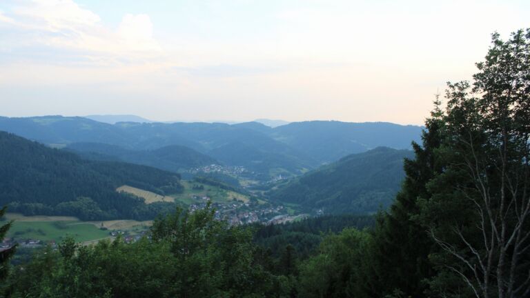 Dieses Bild zeigt eine Webcam-Aufnahme vom Achertal, aufgenommen am Freitag, den 26.06.2026 um 20:50 Uhr. Die Temperatur betrug 30.5°C.
