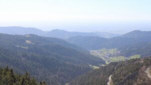 Dieses Bild zeigt eine Webcam-Aufnahme vom Achertal, aufgenommen am Dienstag, den 07.04.2026 um 17:00 Uhr. Die Temperatur betrug 15.1°C.