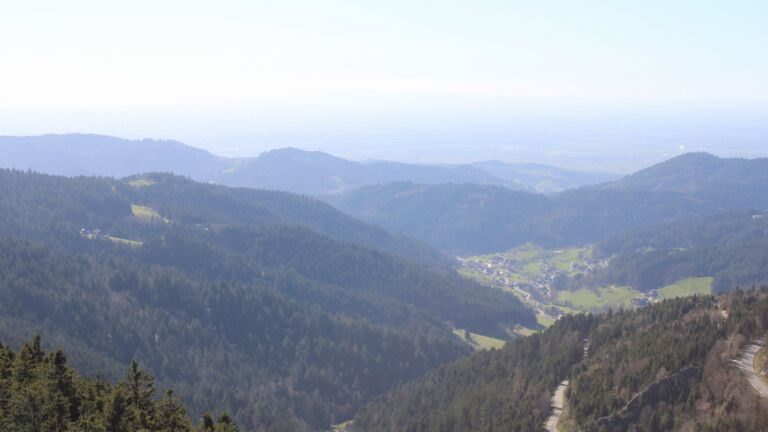 Dieses Bild zeigt eine Webcam-Aufnahme vom Achertal, aufgenommen am Dienstag, den 07.04.2026 um 17:00 Uhr. Die Temperatur betrug 15.1°C.