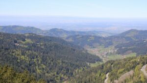 Dieses Bild zeigt eine Webcam-Aufnahme vom Achertal, aufgenommen am Freitag, den 24.04.2026 um 11:10 Uhr. Die Temperatur betrug 14.4°C.