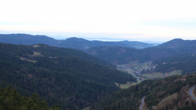 Dieses Bild zeigt eine Webcam-Aufnahme vom Achertal, aufgenommen am Mittwoch, den 17.12.2025 um 09:50 Uhr. Die Temperatur betrug 6.1°C.