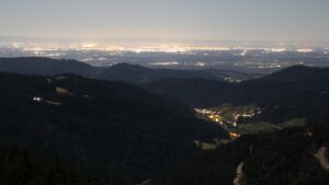 Dieses Bild zeigt eine Webcam-Aufnahme vom Achertal, aufgenommen am Montag, den 02.03.2026 um 02:30 Uhr. Die Temperatur betrug 3.7°C.