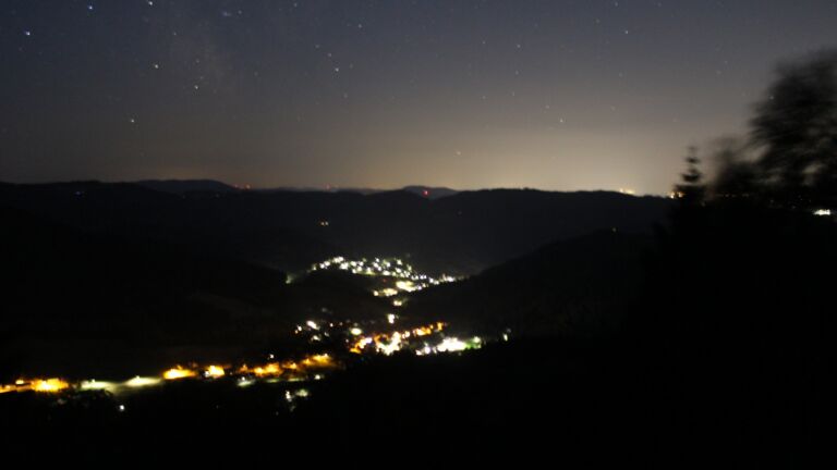 Dieses Bild zeigt eine Webcam-Aufnahme vom Achertal, aufgenommen am Donnerstag, den 25.06.2026 um 03:10 Uhr. Die Temperatur betrug 25.9°C.