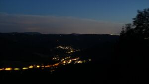 Dieses Bild zeigt eine Webcam-Aufnahme vom Achertal, aufgenommen am Freitag, den 10.07.2026 um 22:50 Uhr. Die Temperatur betrug 23.3°C.