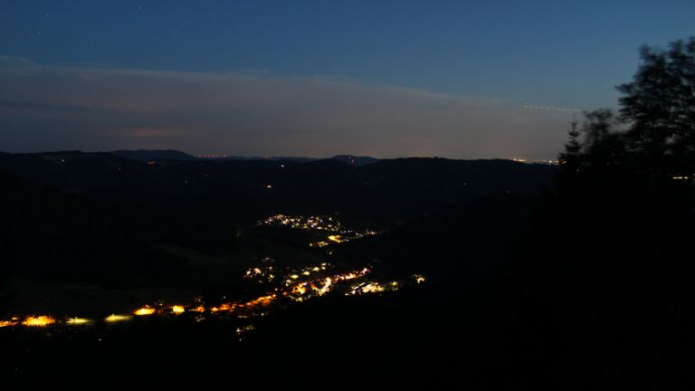 Dieses Bild zeigt eine Webcam-Aufnahme vom Achertal, aufgenommen am Freitag, den 10.07.2026 um 22:50 Uhr. Die Temperatur betrug 23.3°C.