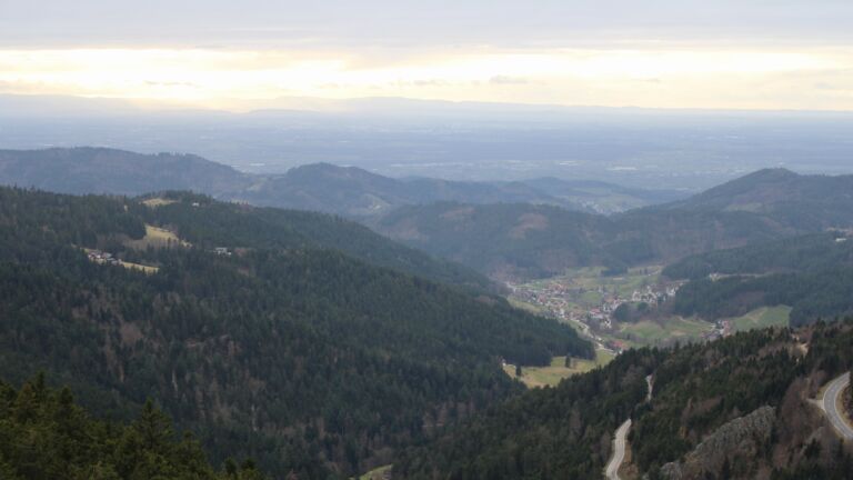 Dieses Bild zeigt eine Webcam-Aufnahme vom Achertal, aufgenommen am Samstag, den 28.02.2026 um 16:50 Uhr. Die Temperatur betrug 4.3°C.