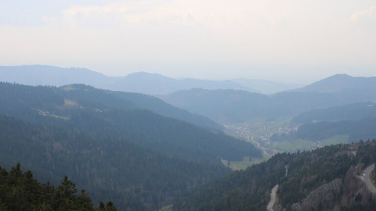 Dieses Bild zeigt eine Webcam-Aufnahme vom Achertal, aufgenommen am Samstag, den 21.03.2026 um 15:10 Uhr. Die Temperatur betrug 7.1°C.