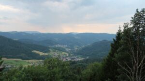 Dieses Bild zeigt eine Webcam-Aufnahme vom Achertal, aufgenommen am Dienstag, den 30.06.2026 um 21:10 Uhr. Die Temperatur betrug 22.9°C.