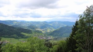 Dieses Bild zeigt eine Webcam-Aufnahme vom Achertal, aufgenommen am Freitag, den 15.05.2026 um 16:20 Uhr. Die Temperatur betrug 10.9°C.