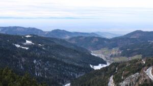 Dieses Bild zeigt eine Webcam-Aufnahme vom Achertal, aufgenommen am Sonntag, den 23.11.2025 um 12:50 Uhr. Die Temperatur betrug -0.7°C.