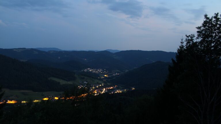 Dieses Bild zeigt eine Webcam-Aufnahme vom Achertal, aufgenommen am Mittwoch, den 15.07.2026 um 22:20 Uhr. Die Temperatur betrug 21.2°C.