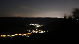 Dieses Bild zeigt eine Webcam-Aufnahme vom Achertal, aufgenommen am Montag, den 24.08.2026 um 02:30 Uhr. Die Temperatur betrug 13.4°C.
