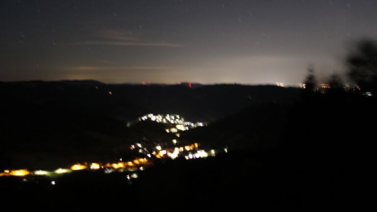 Dieses Bild zeigt eine Webcam-Aufnahme vom Achertal, aufgenommen am Montag, den 24.08.2026 um 02:30 Uhr. Die Temperatur betrug 13.4°C.