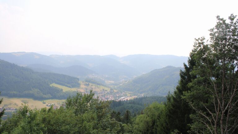 Dieses Bild zeigt eine Webcam-Aufnahme vom Achertal, aufgenommen am Donnerstag, den 30.07.2026 um 15:40 Uhr. Die Temperatur betrug 32.6°C.