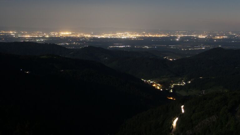 Dieses Bild zeigt eine Webcam-Aufnahme vom Achertal, aufgenommen am Sonntag, den 11.05.2025 um 22:40 Uhr. Die Temperatur betrug 11.8°C.