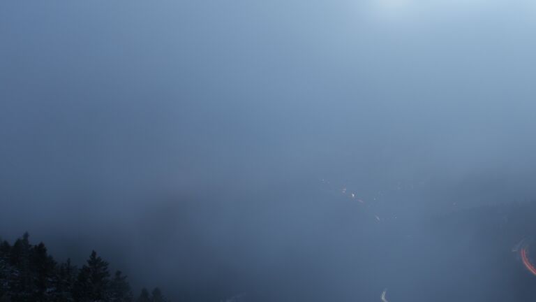 Dieses Bild zeigt eine Webcam-Aufnahme vom Achertal, aufgenommen am Dienstag, den 18.11.2025 um 17:20 Uhr. Die Temperatur betrug -2.2°C.