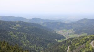 Dieses Bild zeigt eine Webcam-Aufnahme vom Achertal, aufgenommen am Dienstag, den 28.04.2026 um 13:50 Uhr. Die Temperatur betrug 14°C.