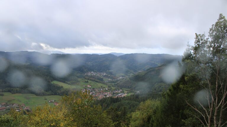 Dieses Bild zeigt eine Webcam-Aufnahme vom Achertal, aufgenommen am Samstag, den 24.10.2026 um 11:20 Uhr. Die Temperatur betrug 3.1°C.