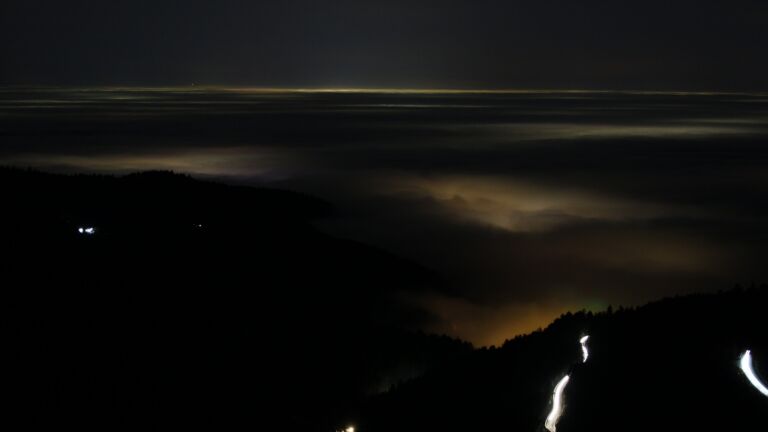 Dieses Bild zeigt eine Webcam-Aufnahme vom Achertal, aufgenommen am Montag, den 22.12.2025 um 20:00 Uhr. Die Temperatur betrug 4.6°C.