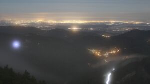 Dieses Bild zeigt eine Webcam-Aufnahme vom Achertal, aufgenommen am Freitag, den 05.12.2025 um 20:00 Uhr. Die Temperatur betrug 0°C.