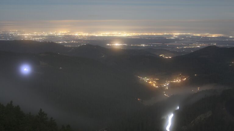 Dieses Bild zeigt eine Webcam-Aufnahme vom Achertal, aufgenommen am Freitag, den 05.12.2025 um 20:00 Uhr. Die Temperatur betrug 0°C.