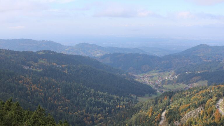 Dieses Bild zeigt eine Webcam-Aufnahme vom Achertal, aufgenommen am Montag, den 13.10.2025 um 13:00 Uhr. Die Temperatur betrug 9.2°C.