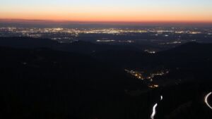 Dieses Bild zeigt eine Webcam-Aufnahme vom Achertal, aufgenommen am Montag, den 02.03.2026 um 19:10 Uhr. Die Temperatur betrug 6.9°C.