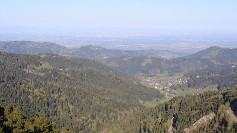 Dieses Bild zeigt eine Webcam-Aufnahme vom Achertal, aufgenommen am Dienstag, den 21.04.2026 um 08:30 Uhr. Die Temperatur betrug 4.4°C.