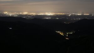 Dieses Bild zeigt eine Webcam-Aufnahme vom Achertal, aufgenommen am Dienstag, den 28.04.2026 um 03:30 Uhr. Die Temperatur betrug 10.2°C.