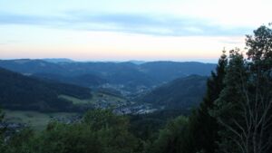 Dieses Bild zeigt eine Webcam-Aufnahme vom Achertal, aufgenommen am Mittwoch, den 26.08.2026 um 20:20 Uhr. Die Temperatur betrug 22°C.