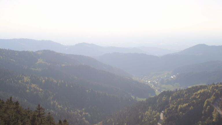 Dieses Bild zeigt eine Webcam-Aufnahme vom Achertal, aufgenommen am Mittwoch, den 22.04.2026 um 19:00 Uhr. Die Temperatur betrug 9°C.