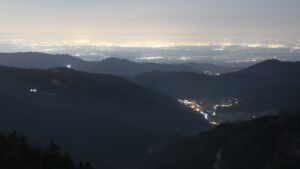 Dieses Bild zeigt eine Webcam-Aufnahme vom Achertal, aufgenommen am Donnerstag, den 05.03.2026 um 05:50 Uhr. Die Temperatur betrug 5.1°C.