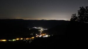 Dieses Bild zeigt eine Webcam-Aufnahme vom Achertal, aufgenommen am Mittwoch, den 07.10.2026 um 02:30 Uhr. Die Temperatur betrug 16.4°C.