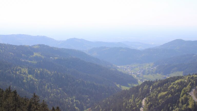 Dieses Bild zeigt eine Webcam-Aufnahme vom Achertal, aufgenommen am Mittwoch, den 30.04.2025 um 17:40 Uhr. Die Temperatur betrug 18.6°C.