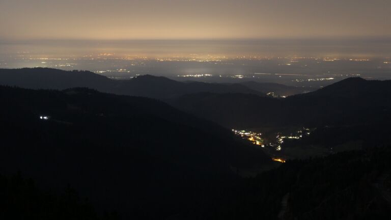 Dieses Bild zeigt eine Webcam-Aufnahme vom Achertal, aufgenommen am Samstag, den 07.03.2026 um 05:10 Uhr. Die Temperatur betrug 10.5°C.