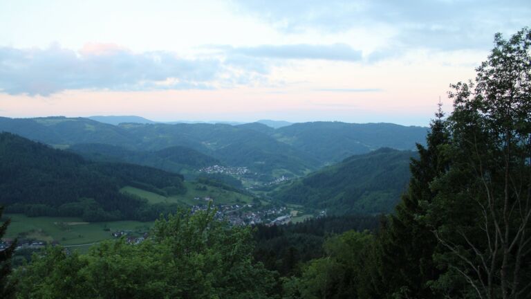 Dieses Bild zeigt eine Webcam-Aufnahme vom Achertal, aufgenommen am Dienstag, den 19.05.2026 um 05:50 Uhr. Die Temperatur betrug 7.7°C.