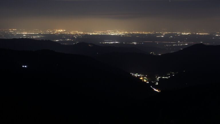 Dieses Bild zeigt eine Webcam-Aufnahme vom Achertal, aufgenommen am Mittwoch, den 25.03.2026 um 05:00 Uhr. Die Temperatur betrug 4.4°C.