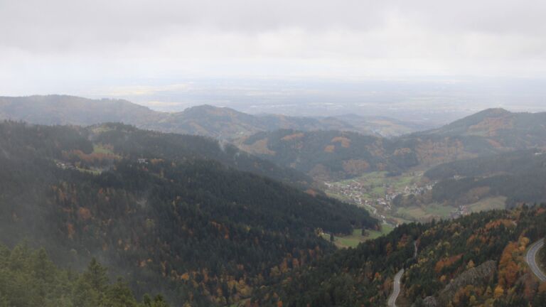 Dieses Bild zeigt eine Webcam-Aufnahme vom Achertal, aufgenommen am Freitag, den 24.10.2025 um 11:50 Uhr. Die Temperatur betrug 1.1°C.