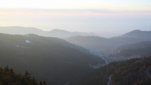 Dieses Bild zeigt eine Webcam-Aufnahme vom Achertal, aufgenommen am Montag, den 09.02.2026 um 17:20 Uhr. Die Temperatur betrug 3.3°C.