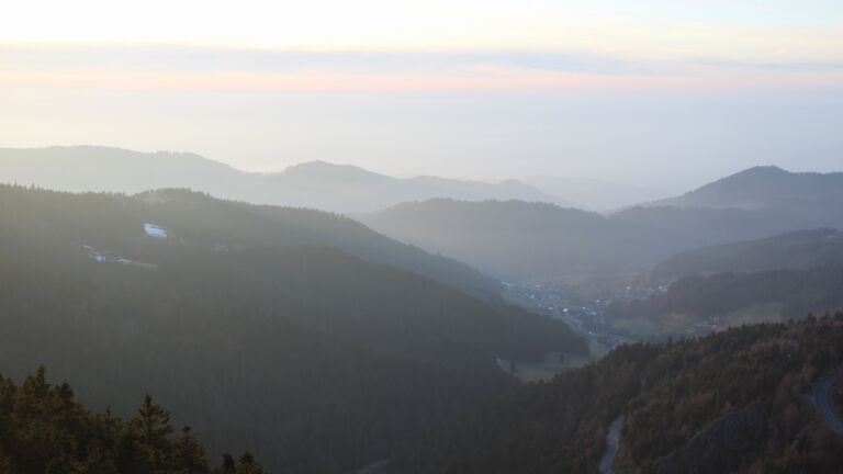 Dieses Bild zeigt eine Webcam-Aufnahme vom Achertal, aufgenommen am Montag, den 09.02.2026 um 17:20 Uhr. Die Temperatur betrug 3.3°C.