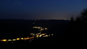 Dieses Bild zeigt eine Webcam-Aufnahme vom Achertal, aufgenommen am Sonntag, den 02.08.2026 um 22:20 Uhr. Die Temperatur betrug 25°C.