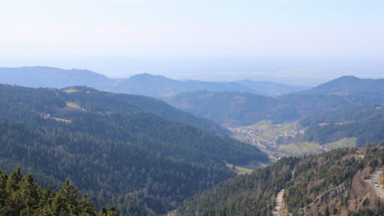 Dieses Bild zeigt eine Webcam-Aufnahme vom Achertal, aufgenommen am Dienstag, den 03.03.2026 um 14:00 Uhr. Die Temperatur betrug 9.5°C.