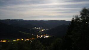 Dieses Bild zeigt eine Webcam-Aufnahme vom Achertal, aufgenommen am Freitag, den 25.09.2026 um 03:00 Uhr. Die Temperatur betrug 10.3°C.