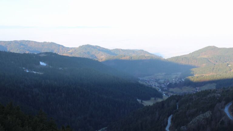 Dieses Bild zeigt eine Webcam-Aufnahme vom Achertal, aufgenommen am Sonntag, den 08.02.2026 um 08:40 Uhr. Die Temperatur betrug 2.4°C.