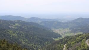 Dieses Bild zeigt eine Webcam-Aufnahme vom Achertal, aufgenommen am Dienstag, den 28.04.2026 um 14:10 Uhr. Die Temperatur betrug 14.7°C.