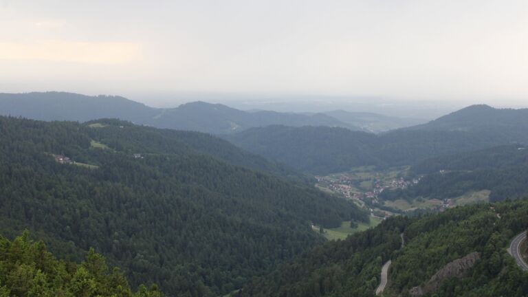 Dieses Bild zeigt eine Webcam-Aufnahme vom Achertal, aufgenommen am Samstag, den 31.05.2025 um 19:30 Uhr. Die Temperatur betrug 16.8°C.