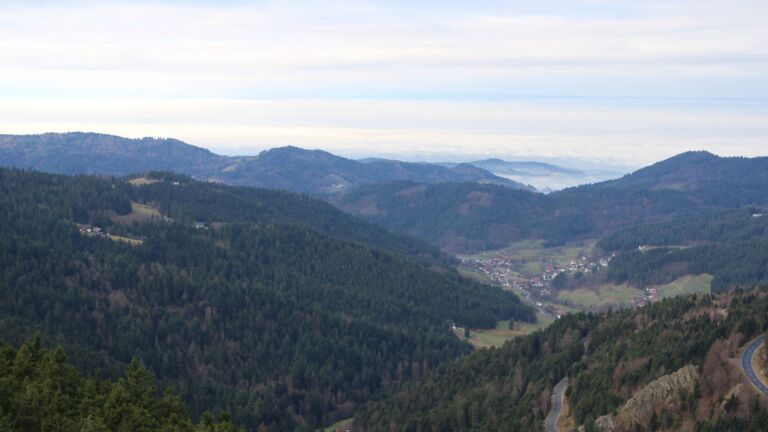 Dieses Bild zeigt eine Webcam-Aufnahme vom Achertal, aufgenommen am Mittwoch, den 17.12.2025 um 10:40 Uhr. Die Temperatur betrug 6.2°C.