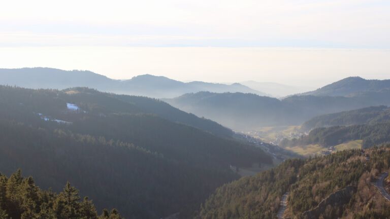 Dieses Bild zeigt eine Webcam-Aufnahme vom Achertal, aufgenommen am Donnerstag, den 05.02.2026 um 16:30 Uhr. Die Temperatur betrug 5.1°C.